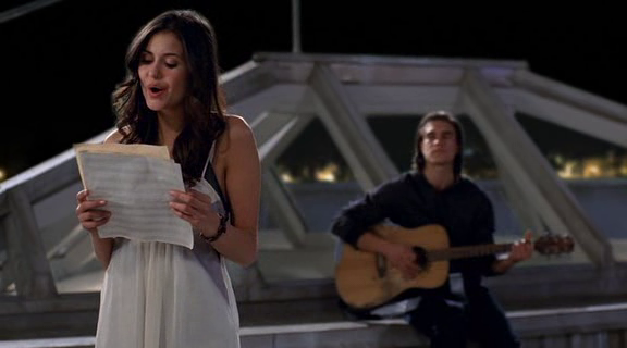 vampirediariesworld-dot-org_AmericanMall00975.png