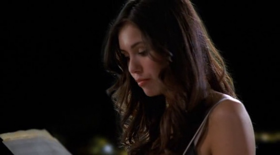 vampirediariesworld-dot-org_AmericanMall00979.png