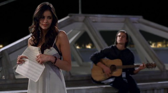 vampirediariesworld-dot-org_AmericanMall00990.png