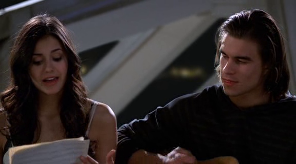 vampirediariesworld-dot-org_AmericanMall01004.png