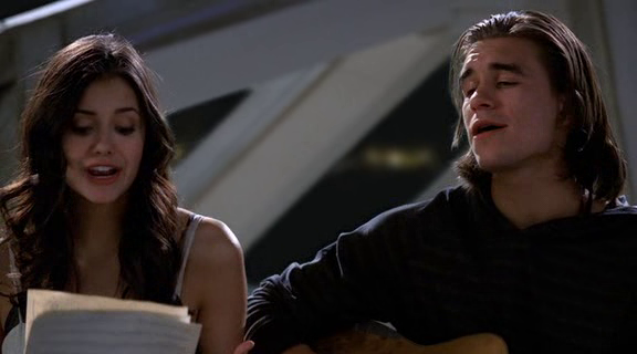 vampirediariesworld-dot-org_AmericanMall01005.png