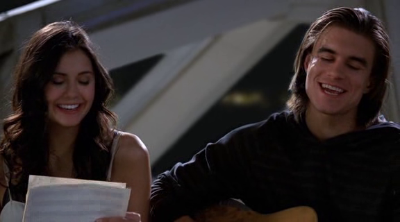 vampirediariesworld-dot-org_AmericanMall01007.png