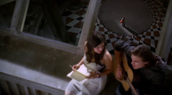vampirediariesworld-dot-org_AmericanMall01009.png
