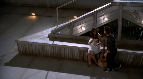 vampirediariesworld-dot-org_AmericanMall01016.png