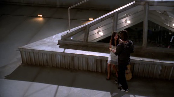 vampirediariesworld-dot-org_AmericanMall01017.png