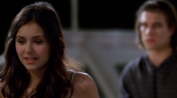 vampirediariesworld-dot-org_AmericanMall01031.png