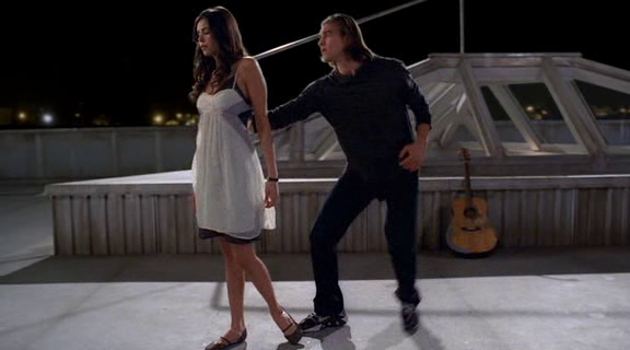 vampirediariesworld-dot-org_AmericanMall01033.png