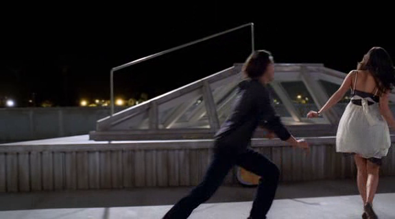 vampirediariesworld-dot-org_AmericanMall01040.png