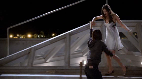 vampirediariesworld-dot-org_AmericanMall01044.png
