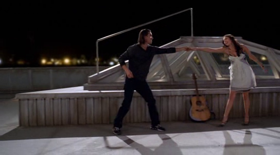 vampirediariesworld-dot-org_AmericanMall01050.png