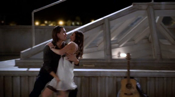 vampirediariesworld-dot-org_AmericanMall01052.png