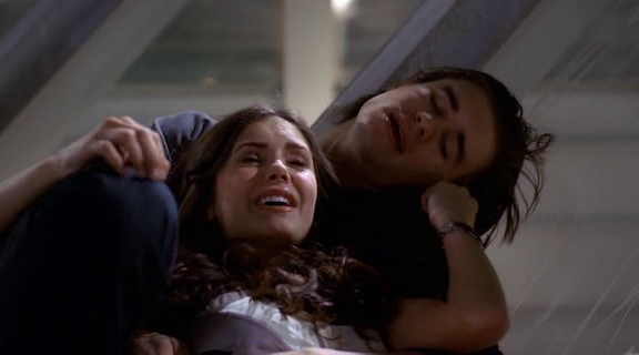 vampirediariesworld-dot-org_AmericanMall01090.png