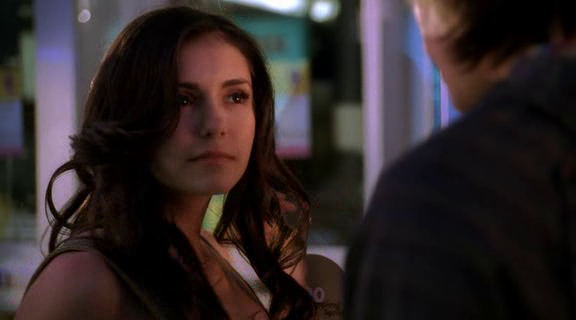 vampirediariesworld-dot-org_AmericanMall01150.png