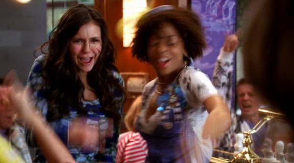 vampirediariesworld-dot-org_AmericanMall01303.png