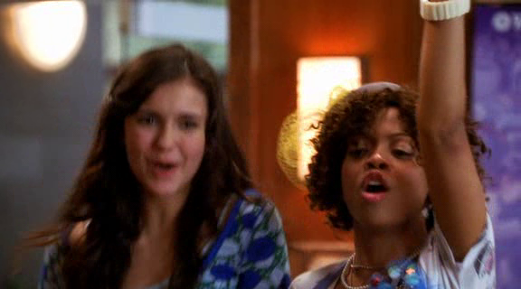 vampirediariesworld-dot-org_AmericanMall01308.png