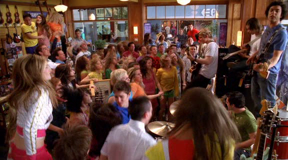 vampirediariesworld-dot-org_AmericanMall01313.png