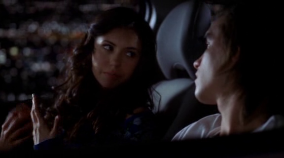 vampirediariesworld-dot-org_AmericanMall01368.png