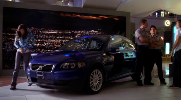 vampirediariesworld-dot-org_AmericanMall01434.png