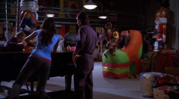 vampirediariesworld-dot-org_AmericanMall01471.png