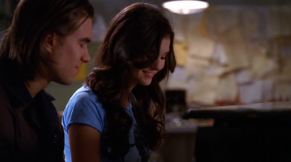 vampirediariesworld-dot-org_AmericanMall01474.png