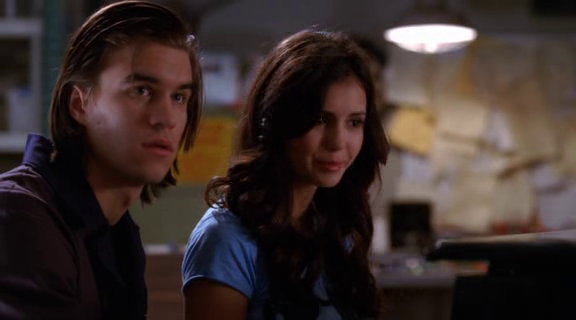 vampirediariesworld-dot-org_AmericanMall01494.png