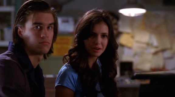 vampirediariesworld-dot-org_AmericanMall01495.png
