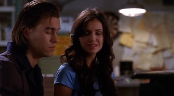 vampirediariesworld-dot-org_AmericanMall01496.png