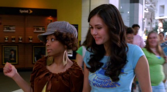 vampirediariesworld-dot-org_AmericanMall01524.png
