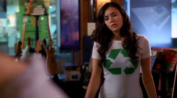 vampirediariesworld-dot-org_AmericanMall01741.png