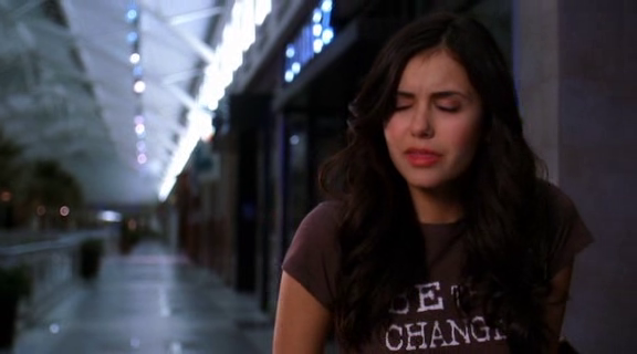 vampirediariesworld-dot-org_AmericanMall02137.png