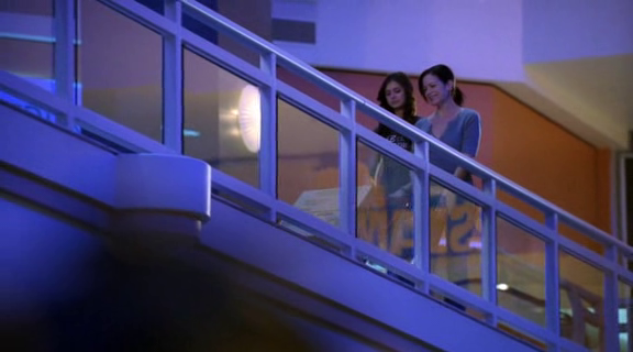 vampirediariesworld-dot-org_AmericanMall02256.png