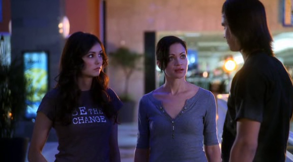 vampirediariesworld-dot-org_AmericanMall02263.png