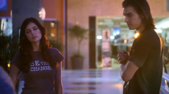 vampirediariesworld-dot-org_AmericanMall02266.png
