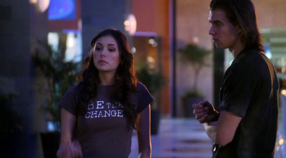 vampirediariesworld-dot-org_AmericanMall02269.png