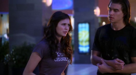 vampirediariesworld-dot-org_AmericanMall02274.png