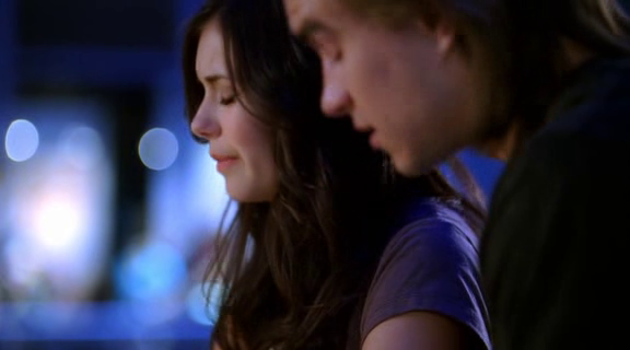 vampirediariesworld-dot-org_AmericanMall02296.png