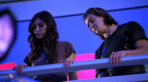 vampirediariesworld-dot-org_AmericanMall02334.png
