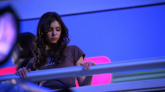 vampirediariesworld-dot-org_AmericanMall02337.png