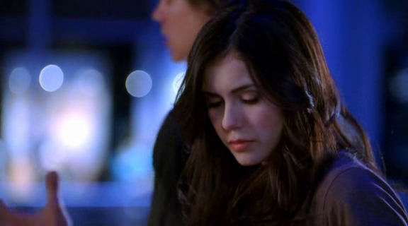vampirediariesworld-dot-org_AmericanMall02338.png