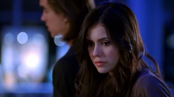 vampirediariesworld-dot-org_AmericanMall02339.png