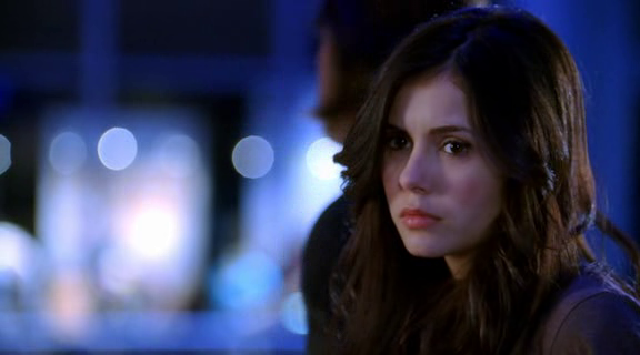 vampirediariesworld-dot-org_AmericanMall02341.png