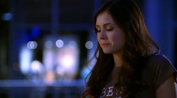 vampirediariesworld-dot-org_AmericanMall02344.png