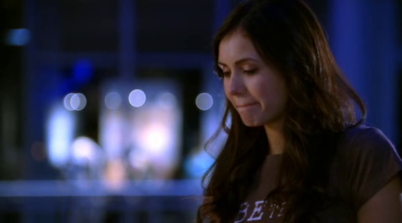 vampirediariesworld-dot-org_AmericanMall02345.png