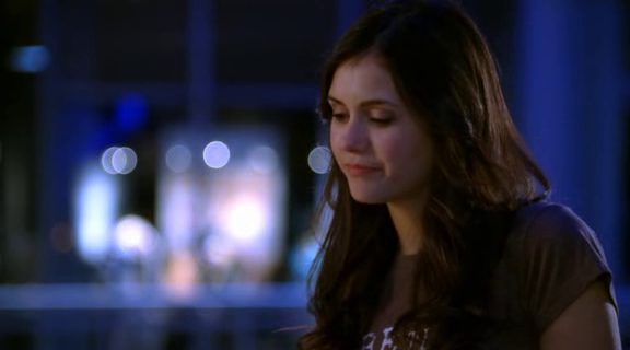 vampirediariesworld-dot-org_AmericanMall02348.png