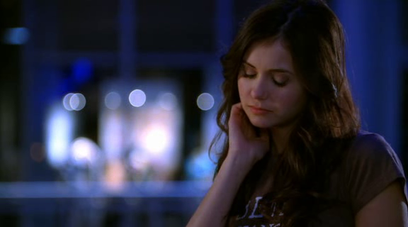 vampirediariesworld-dot-org_AmericanMall02352.png