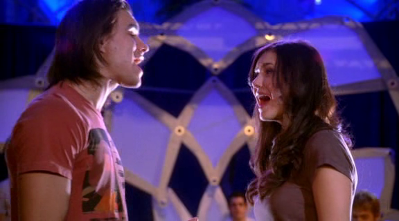 vampirediariesworld-dot-org_AmericanMall02464.png