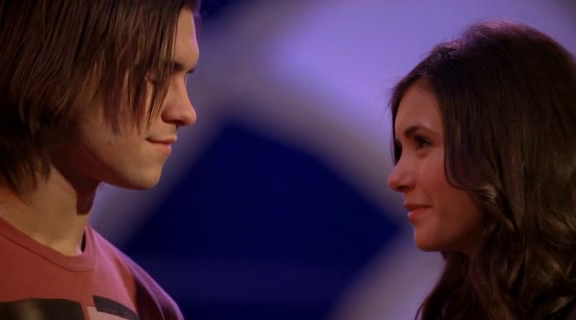 vampirediariesworld-dot-org_AmericanMall02485.png