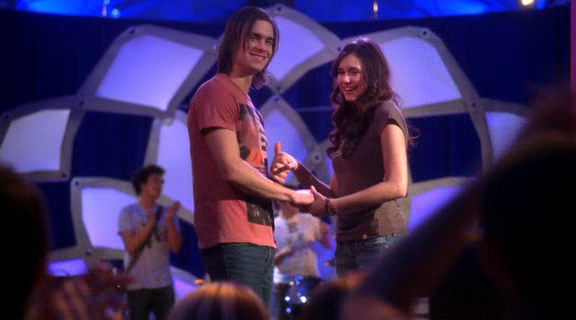 vampirediariesworld-dot-org_AmericanMall02488.png