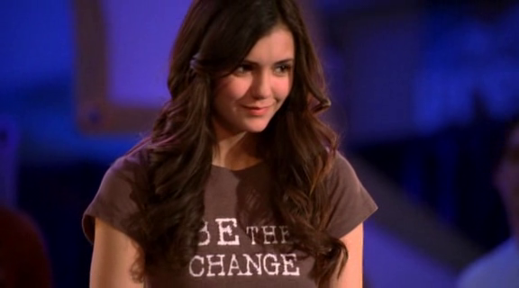 vampirediariesworld-dot-org_AmericanMall02493.png