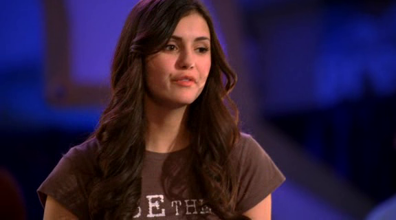 vampirediariesworld-dot-org_AmericanMall02496.png